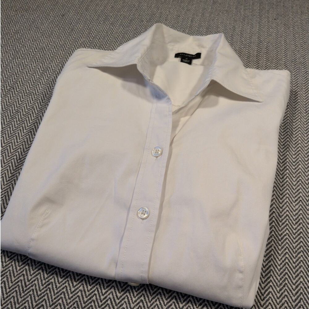 Anne Taylor Classic Tailored White Button Down (size 2) Old Money Capsule Preppy
